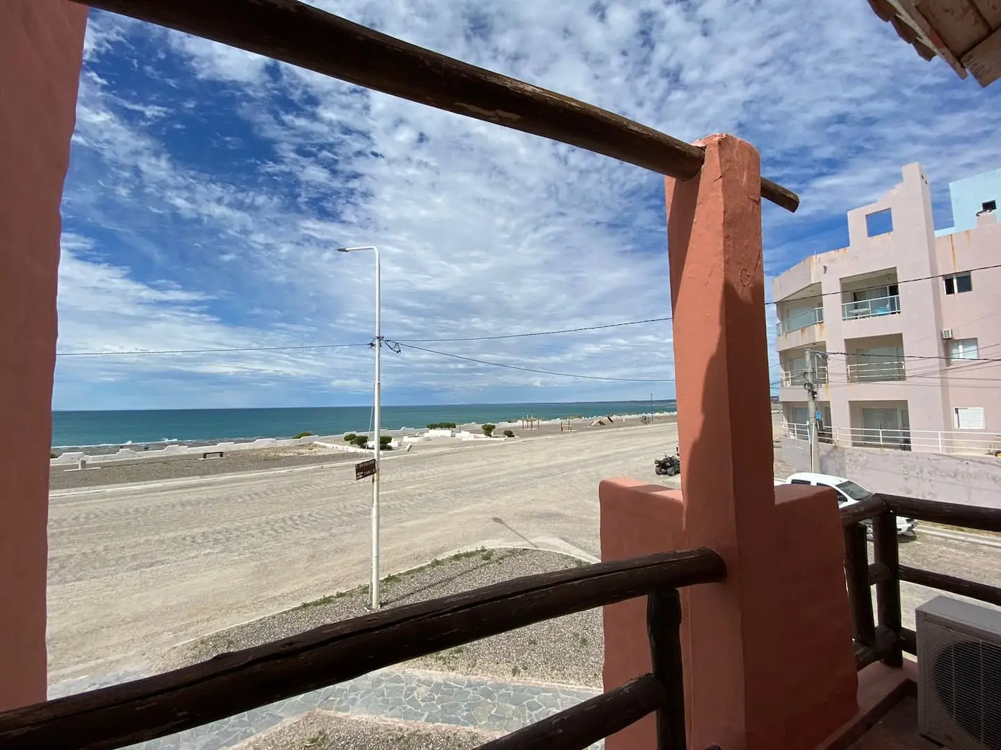 La playa y el mar vistos desde el balcón de La Casa de Nancy