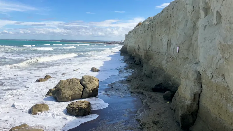 Los acantilados de Las Grutas