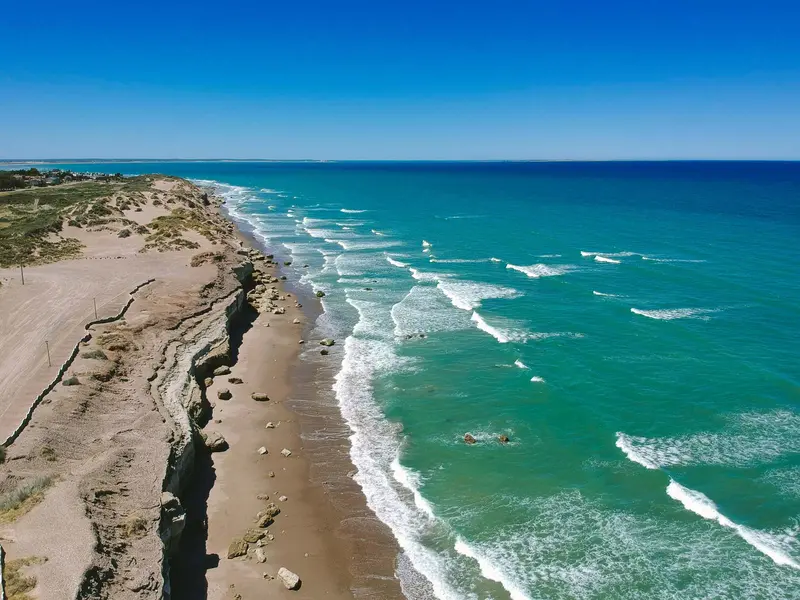 La costa de Las Grutas desde el aire